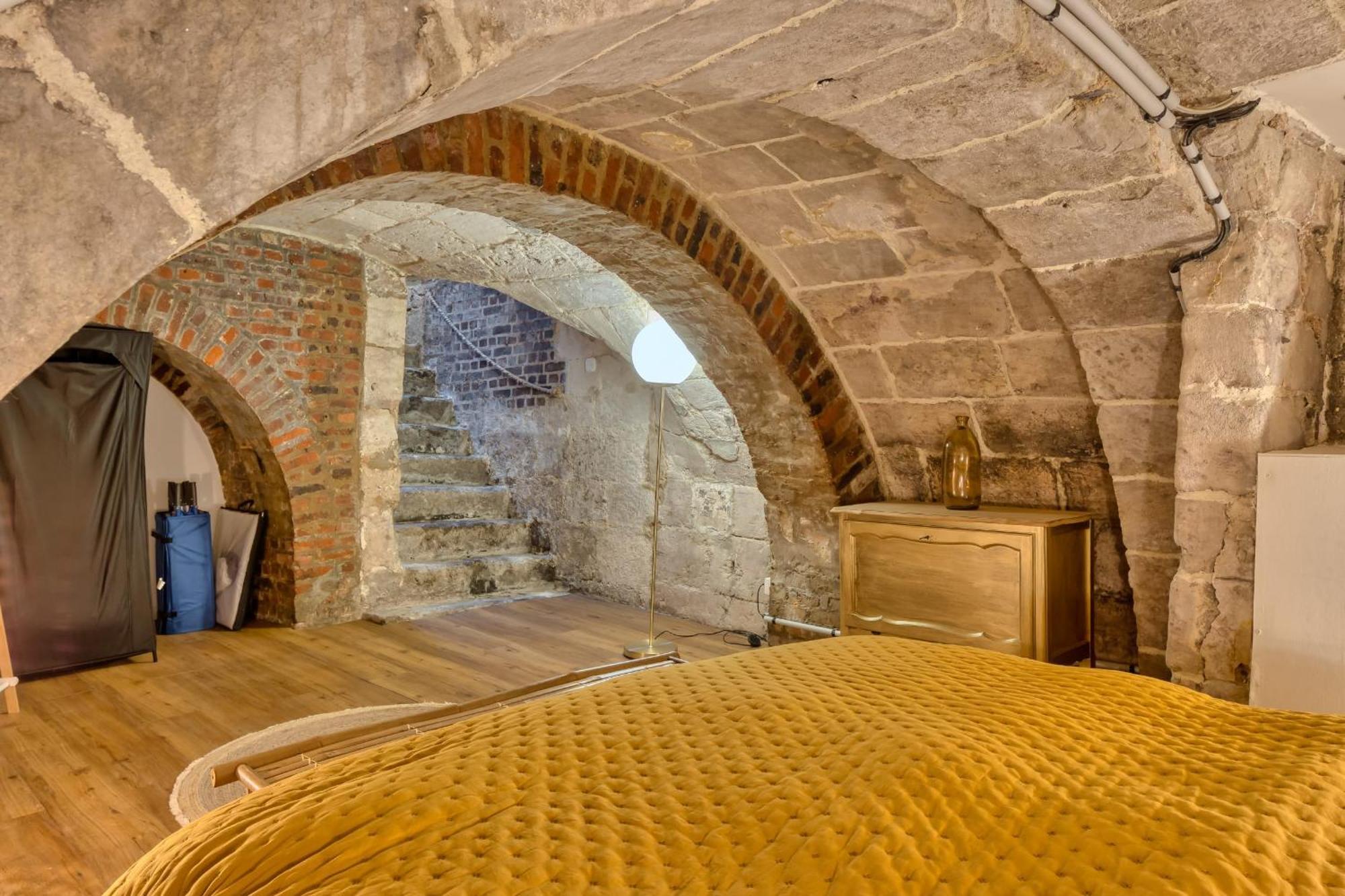 Appartement Le Nid Voute Avec Terrasse Situe Au Coeur De Rouen