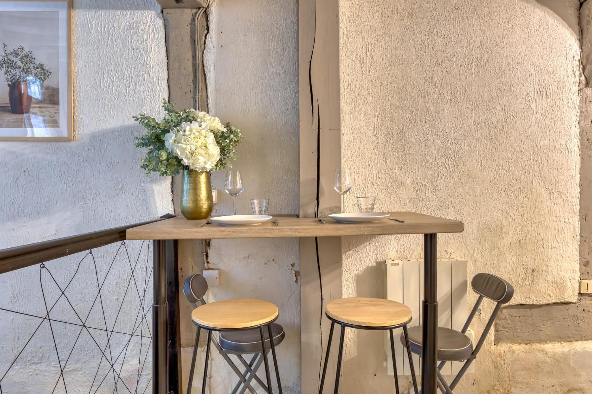 Le Nid Voute Avec Terrasse Situe Au Coeur De Rouen